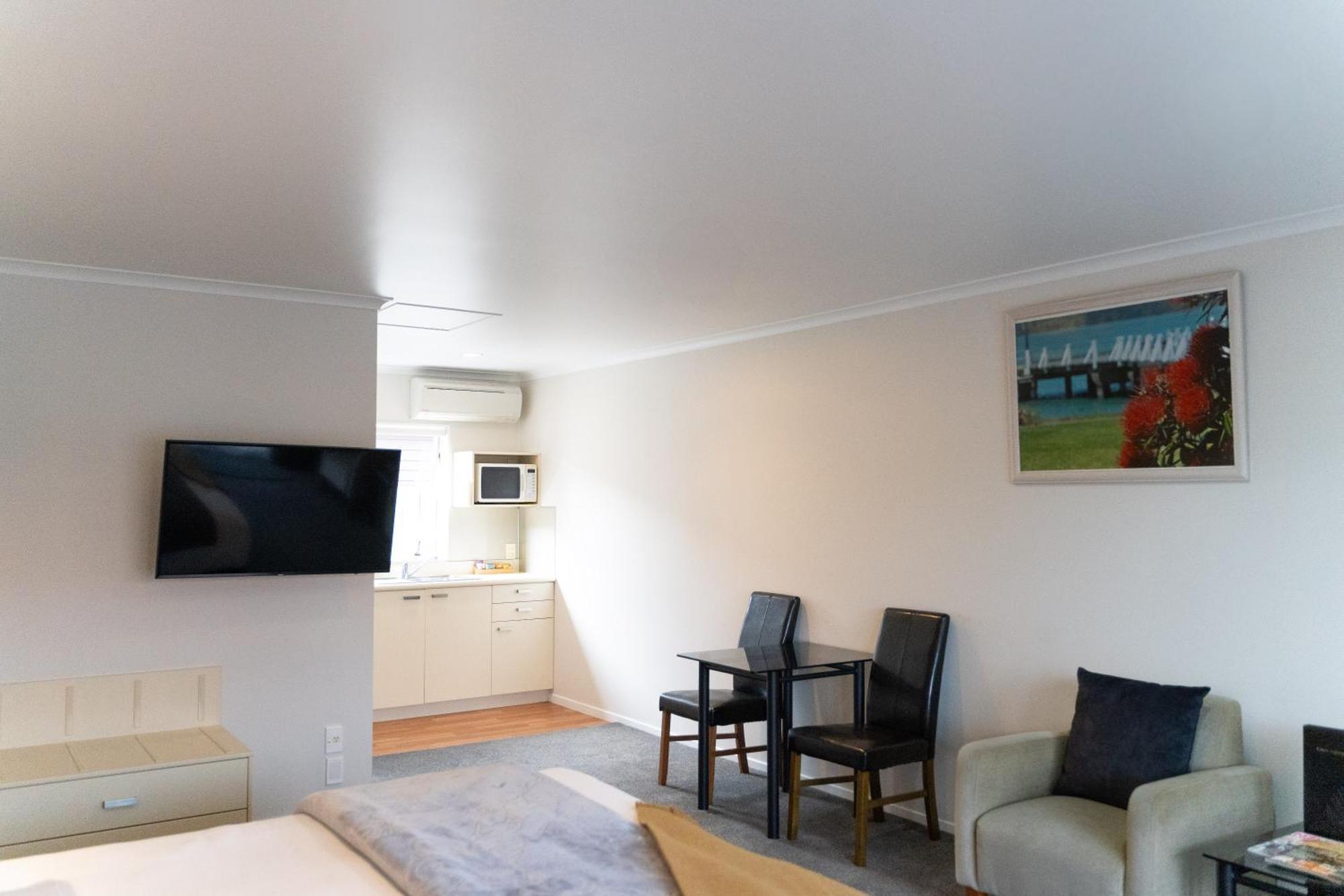 Pacific Coast Motor Lodge Уакатане Экстерьер фото