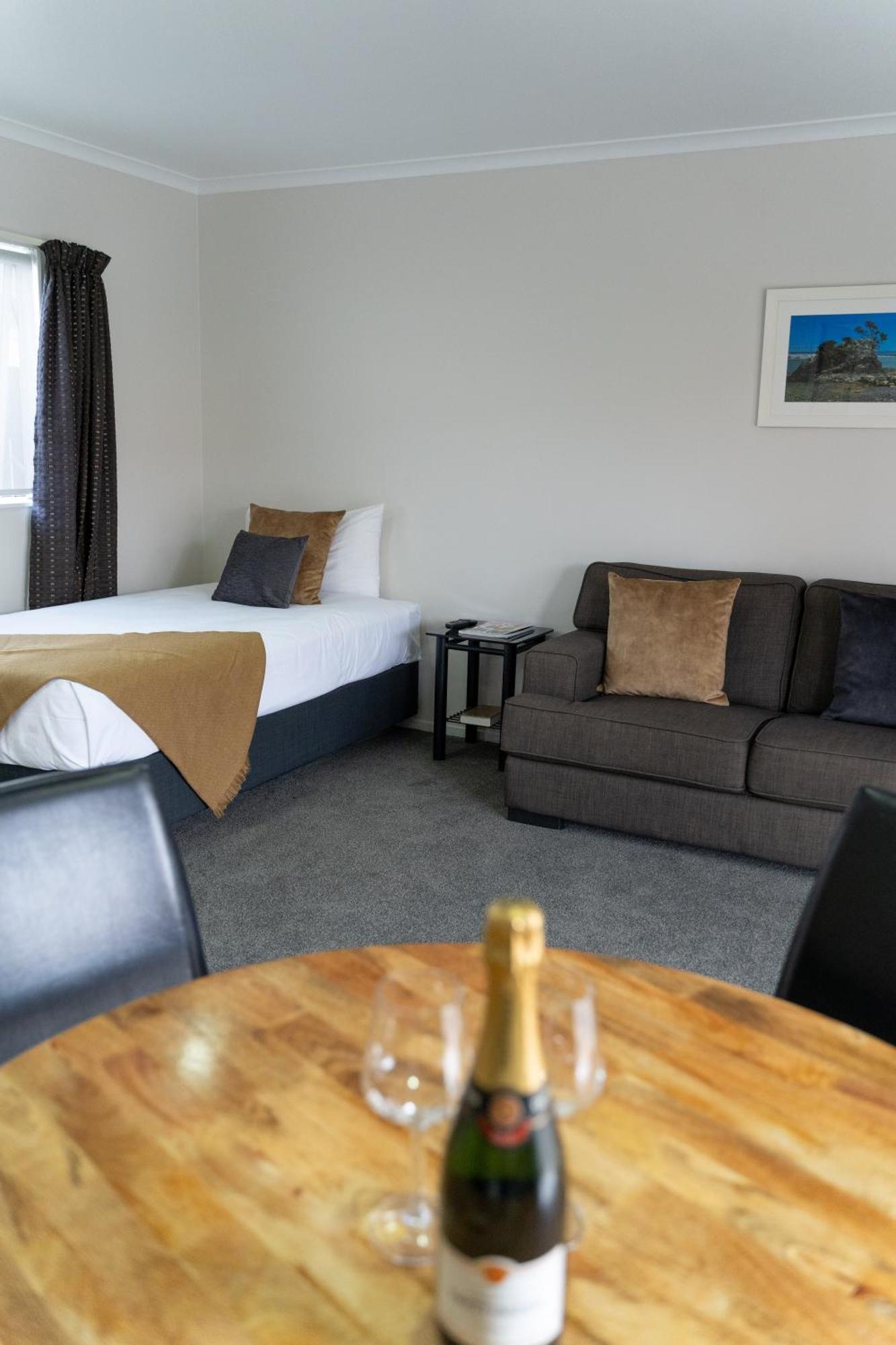Pacific Coast Motor Lodge Уакатане Экстерьер фото