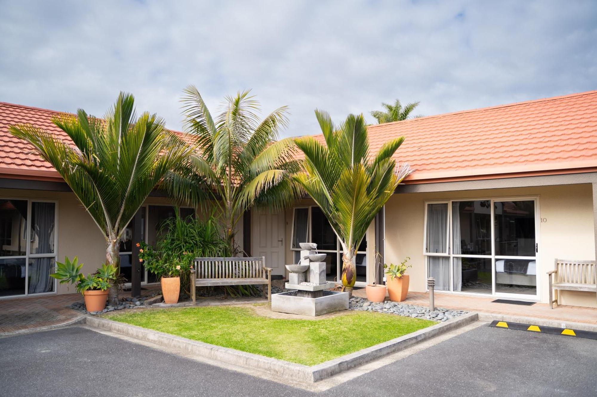 Pacific Coast Motor Lodge Уакатане Экстерьер фото